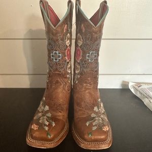 Macie Bean Boots. Worn a few times. Kids size 12